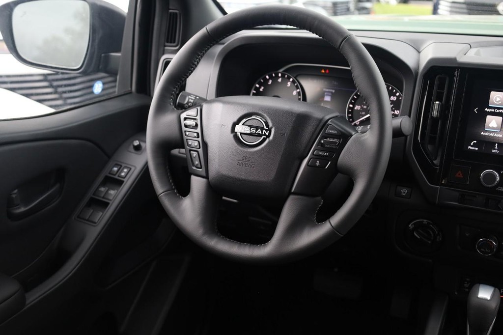 Nissan Frontier Vehicle Image 25