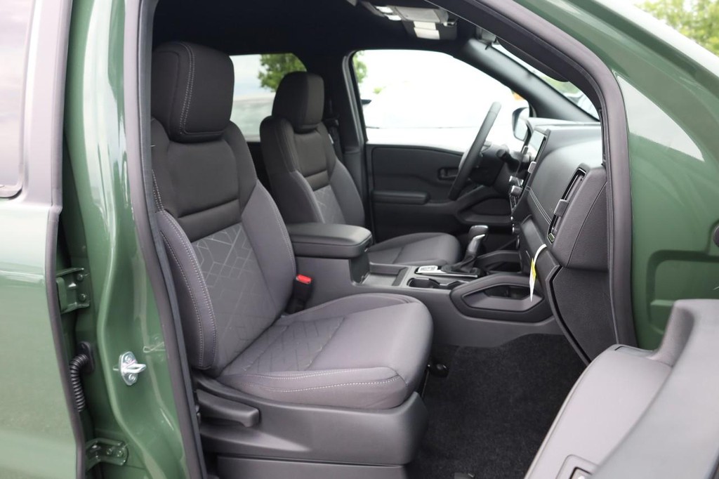 Nissan Frontier Vehicle Image 26