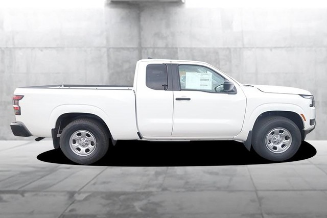 Nissan Frontier Vehicle Full-screen Gallery Image 5