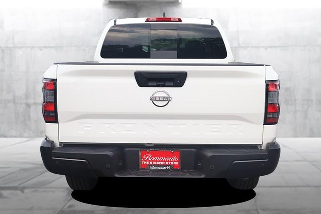 Nissan Frontier Vehicle Full-screen Gallery Image 6