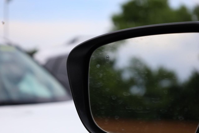 Nissan Frontier Vehicle Full-screen Gallery Image 19