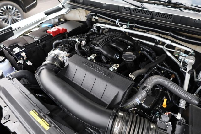 Nissan Frontier Vehicle Full-screen Gallery Image 24