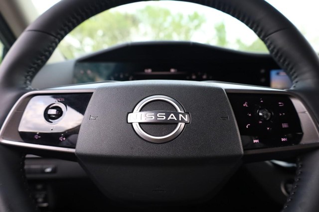 Nissan Murano Vehicle Image 12