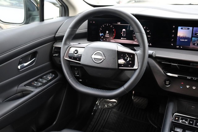 Nissan Murano Vehicle Image 13