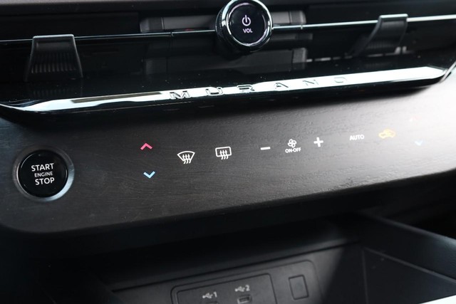 Nissan Murano Vehicle Image 18