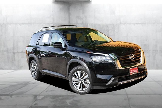 Nissan Pathfinder Vehicle Image 02