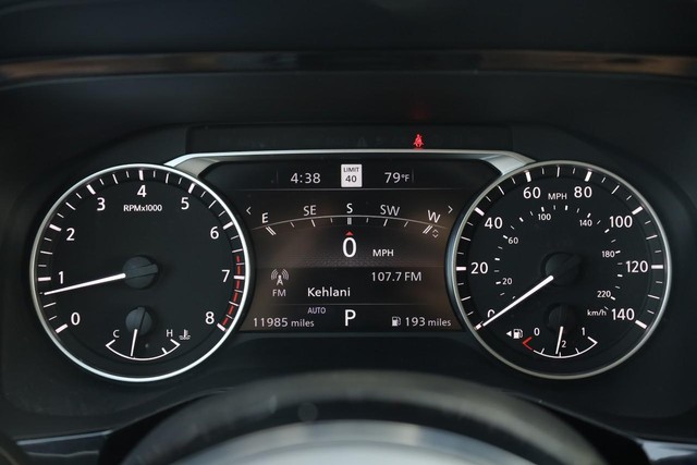 Nissan Pathfinder Vehicle Image 12