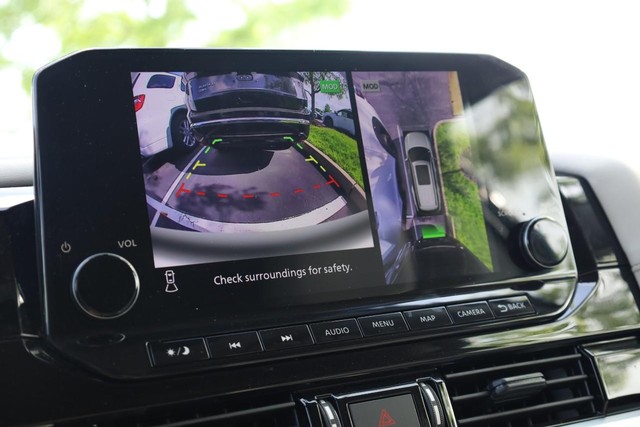 Nissan Pathfinder Vehicle Image 15