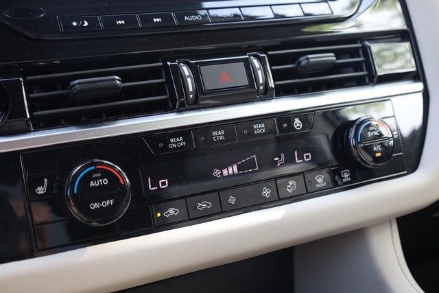 Nissan Pathfinder Vehicle Image 16