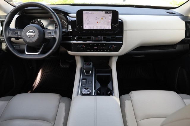 Nissan Pathfinder Vehicle Image 25