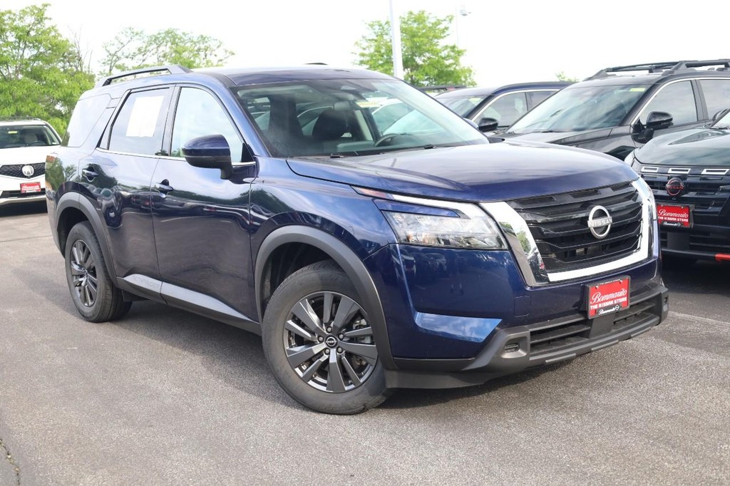 Nissan Pathfinder Vehicle Image 02