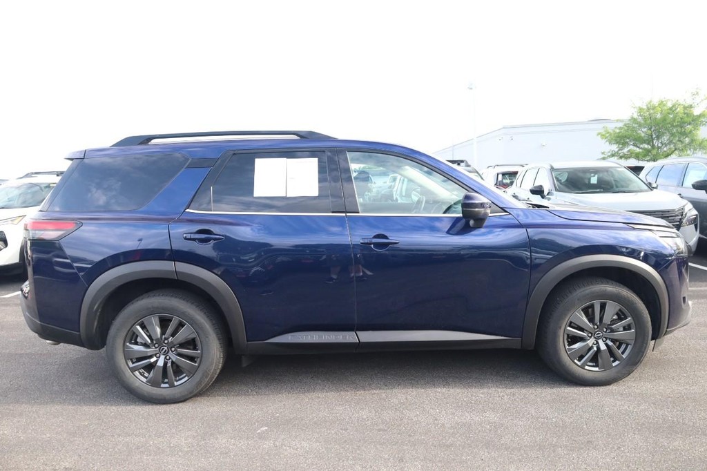 Nissan Pathfinder Vehicle Image 05