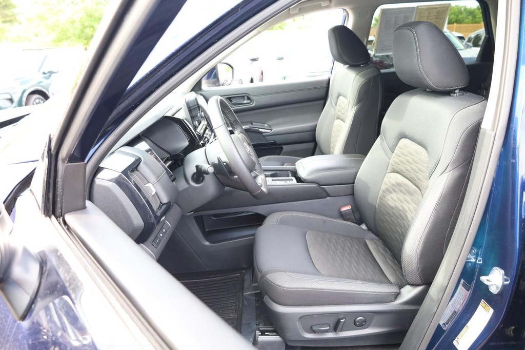 Nissan Pathfinder Vehicle Image 09