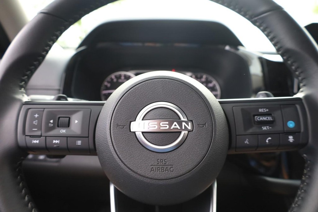 Nissan Pathfinder Vehicle Image 10