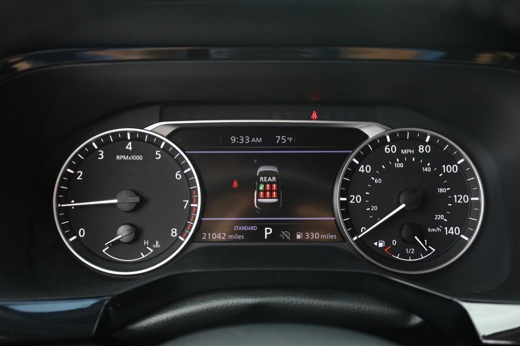 Nissan Pathfinder Vehicle Image 11