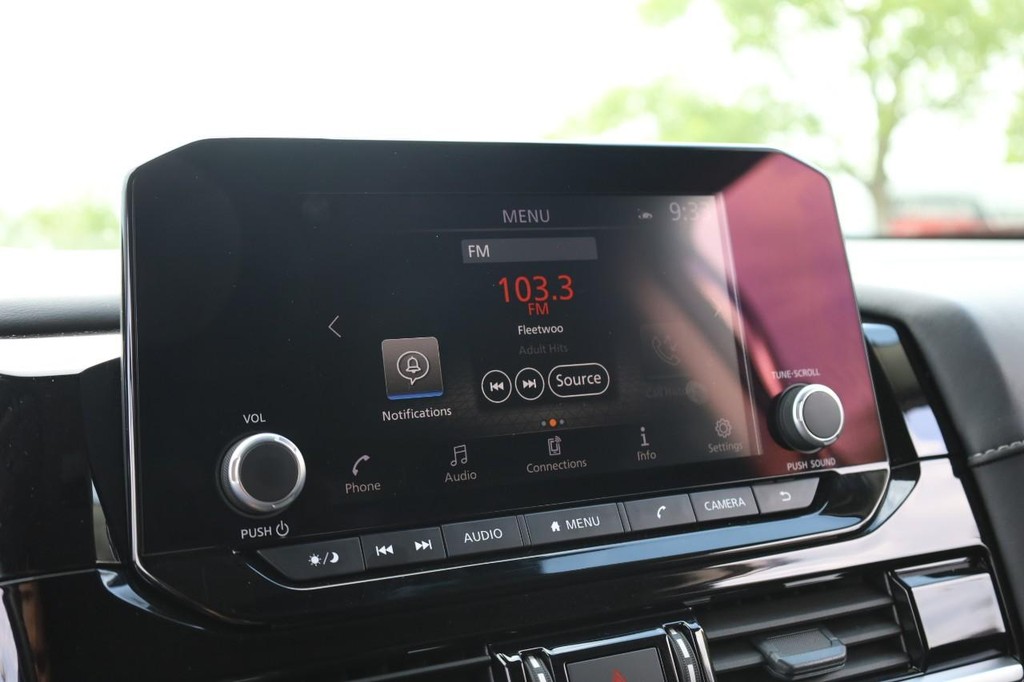Nissan Pathfinder Vehicle Image 12