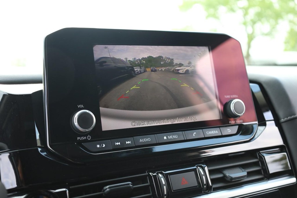 Nissan Pathfinder Vehicle Image 13