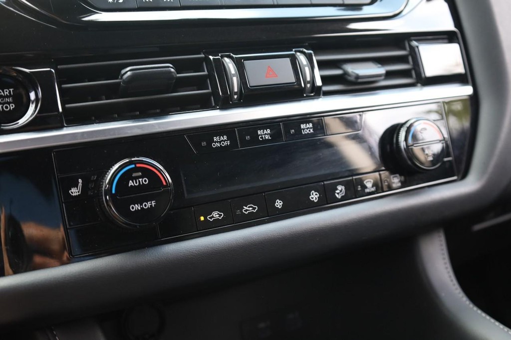 Nissan Pathfinder Vehicle Image 14