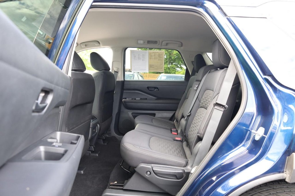 Nissan Pathfinder Vehicle Image 18