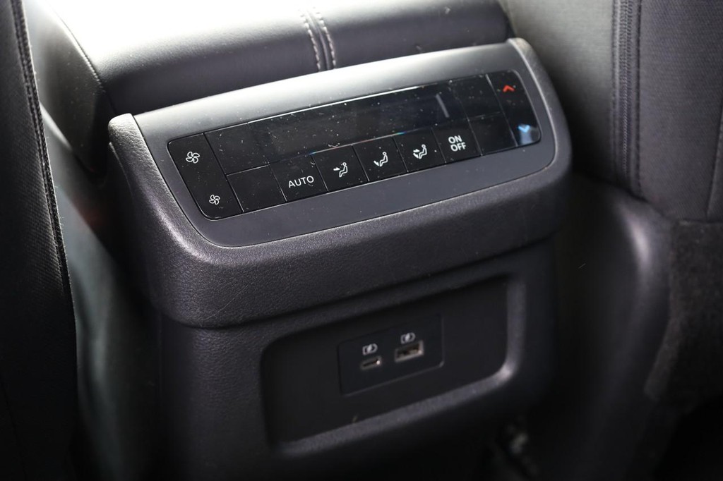Nissan Pathfinder Vehicle Image 19