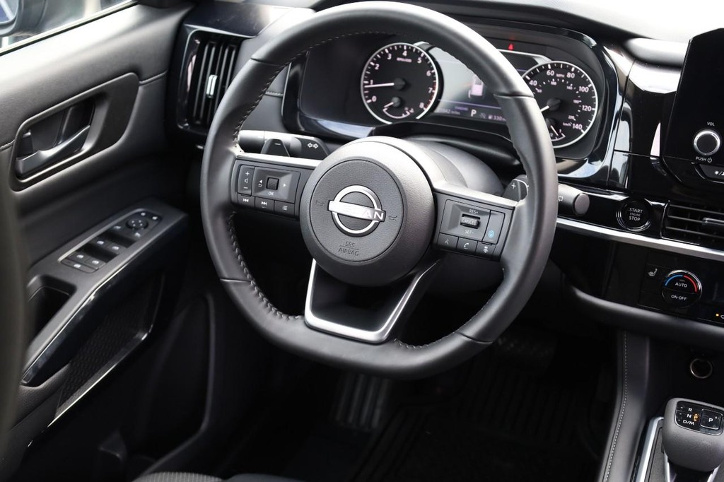 Nissan Pathfinder Vehicle Image 21