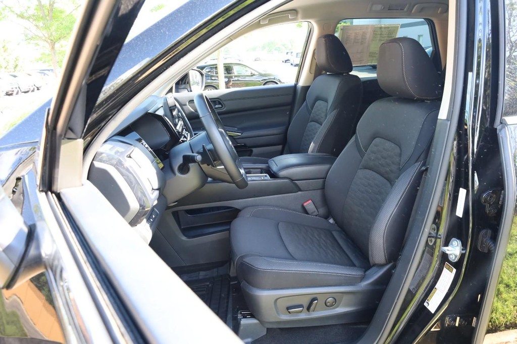 Nissan Pathfinder Vehicle Image 10