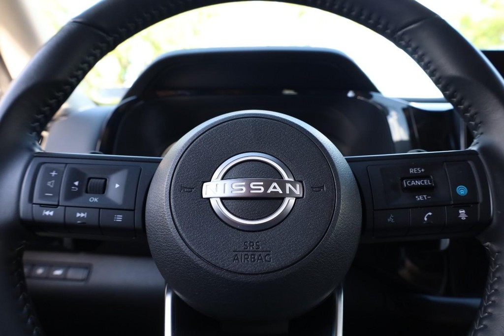 Nissan Pathfinder Vehicle Image 11