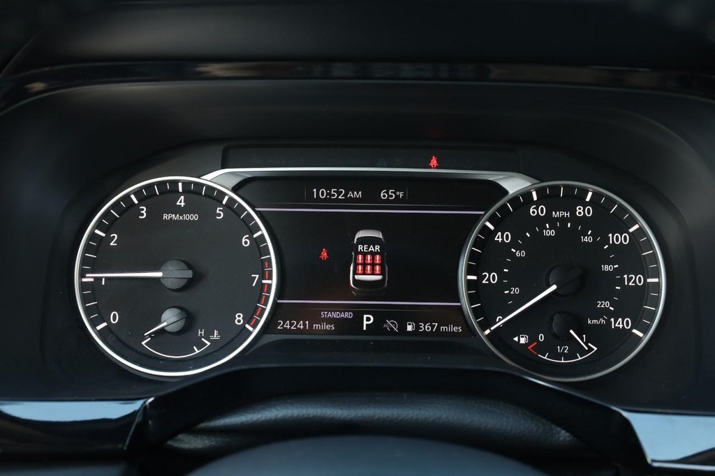 Nissan Pathfinder Vehicle Image 12