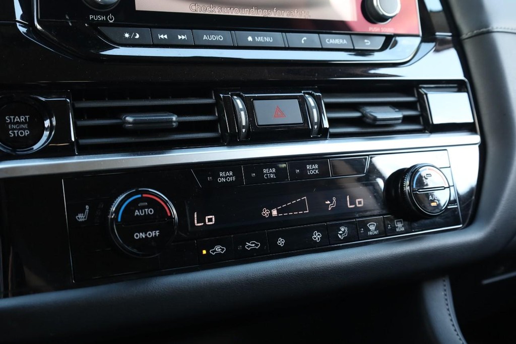 Nissan Pathfinder Vehicle Image 15