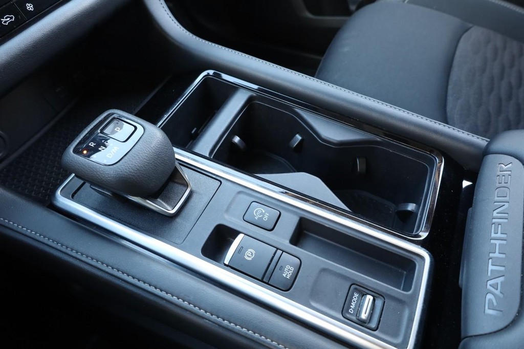Nissan Pathfinder Vehicle Image 17