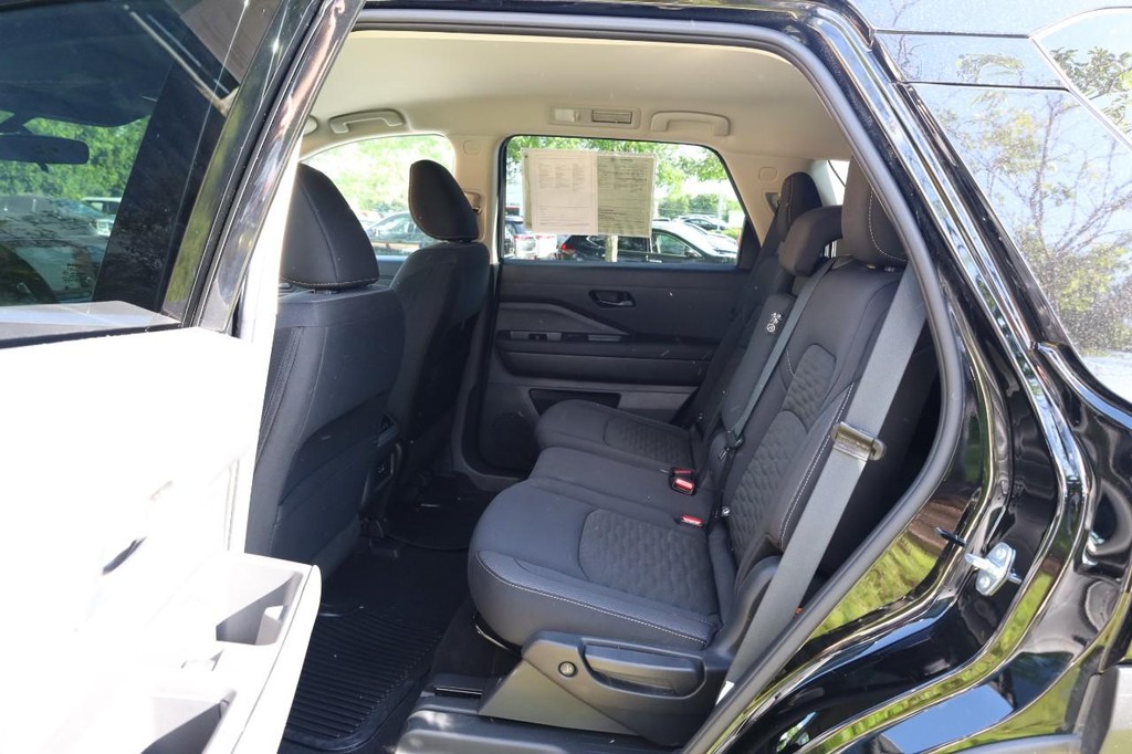 Nissan Pathfinder Vehicle Image 22
