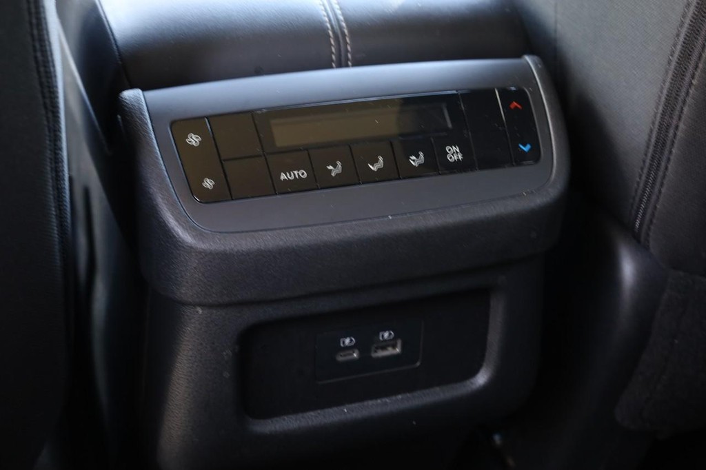 Nissan Pathfinder Vehicle Image 23