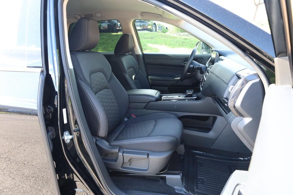 Nissan Pathfinder Vehicle Image 27