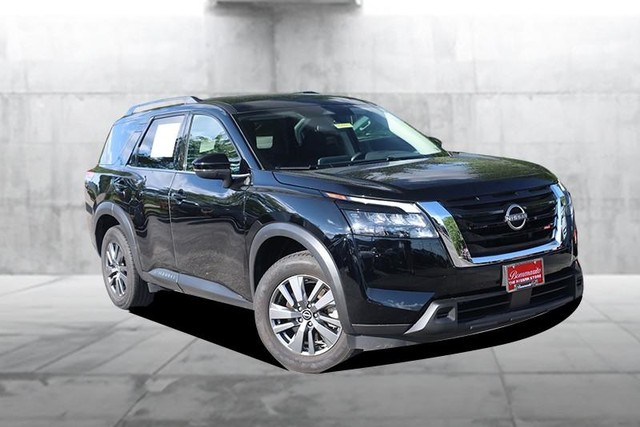 Nissan Pathfinder Vehicle Image 02