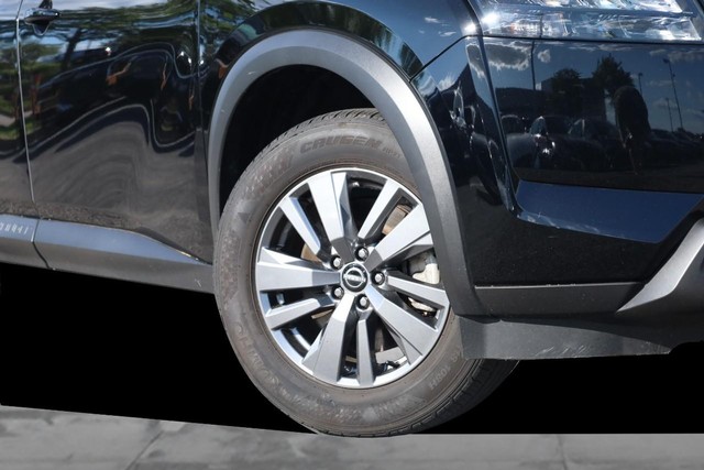 Nissan Pathfinder Vehicle Image 03