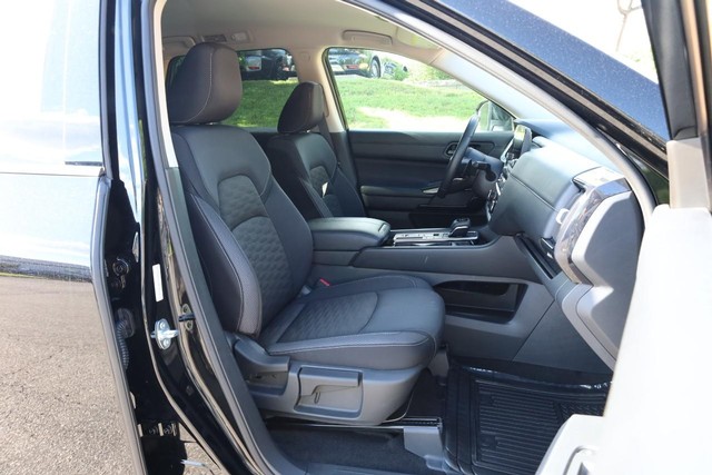Nissan Pathfinder Vehicle Image 27