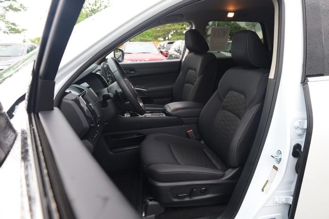 Nissan Pathfinder Vehicle Image 10