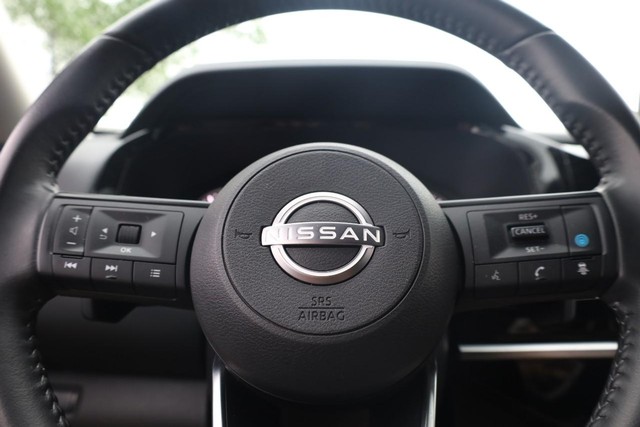 Nissan Pathfinder Vehicle Image 11