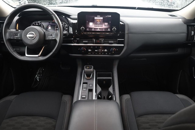 Nissan Pathfinder Vehicle Image 24