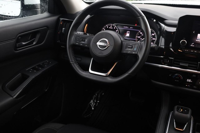 Nissan Pathfinder Vehicle Image 25