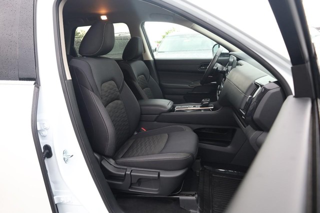 Nissan Pathfinder Vehicle Image 27