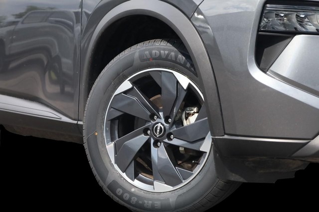 Nissan Rogue Vehicle Image 03