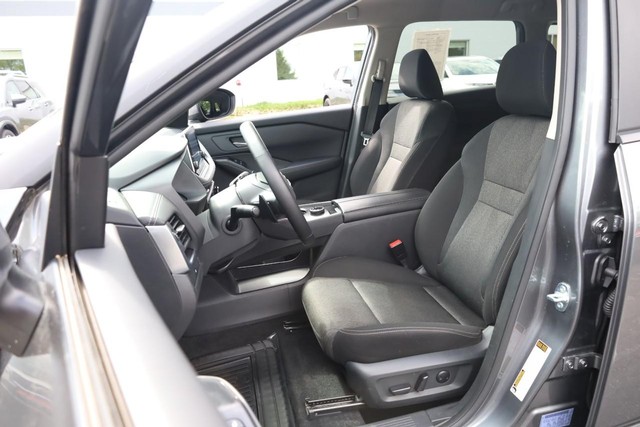 Nissan Rogue Vehicle Image 08