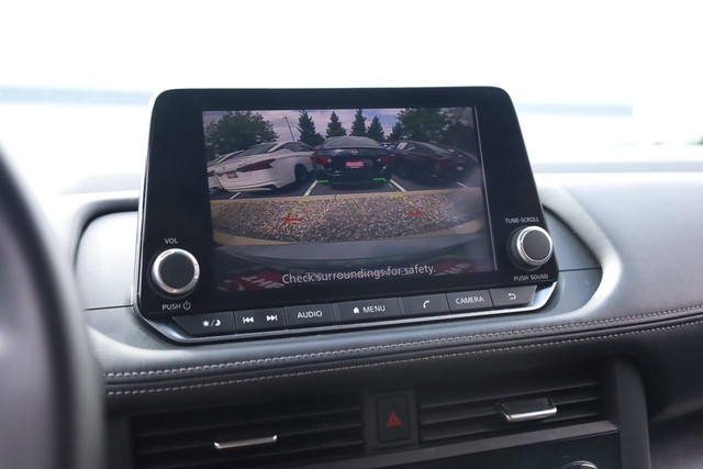 Nissan Rogue Vehicle Image 12