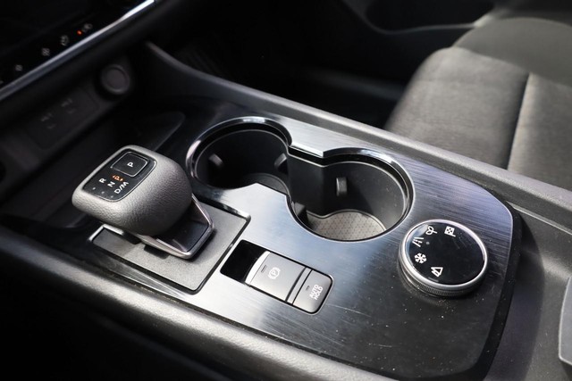 Nissan Rogue Vehicle Image 15