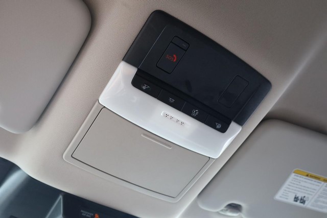 Nissan Rogue Vehicle Image 16