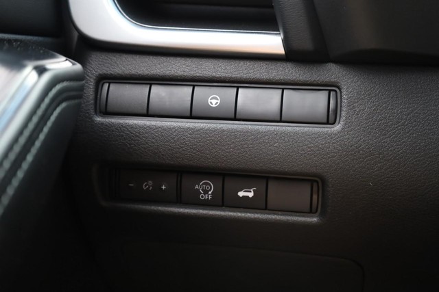 Nissan Rogue Vehicle Image 18