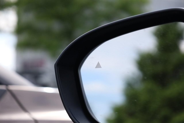 Nissan Rogue Vehicle Image 19