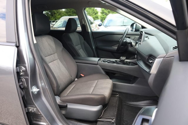 Nissan Rogue Vehicle Image 24