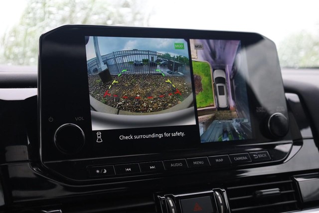 Nissan Pathfinder Vehicle Image 19